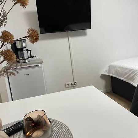 Apartament 33 *
